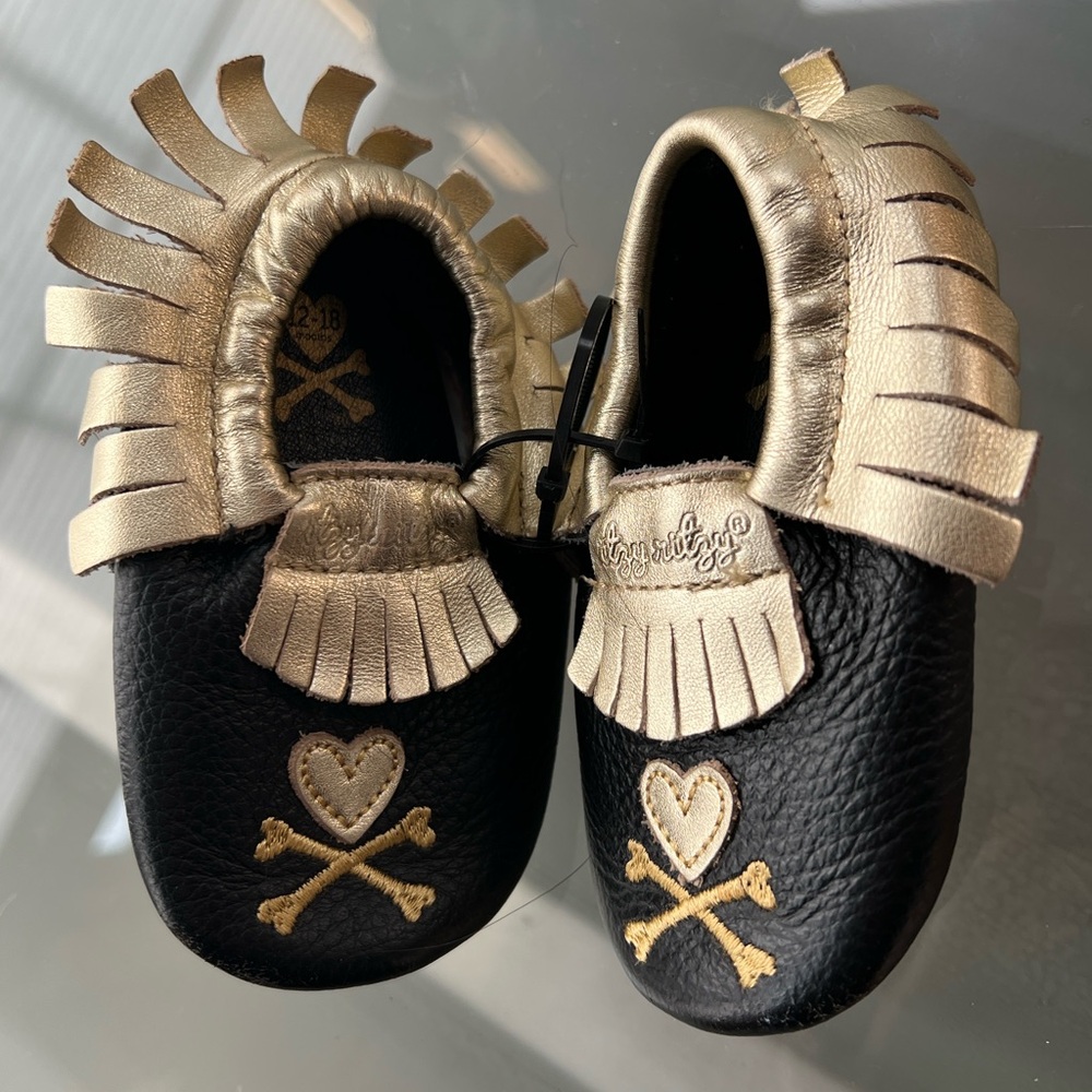 ☠️💛New Itzy Ritzy+Tokidoki Moc Happens Hearts & Cross Bones Baby Moccasins/Shoes - Picture 5 of 17